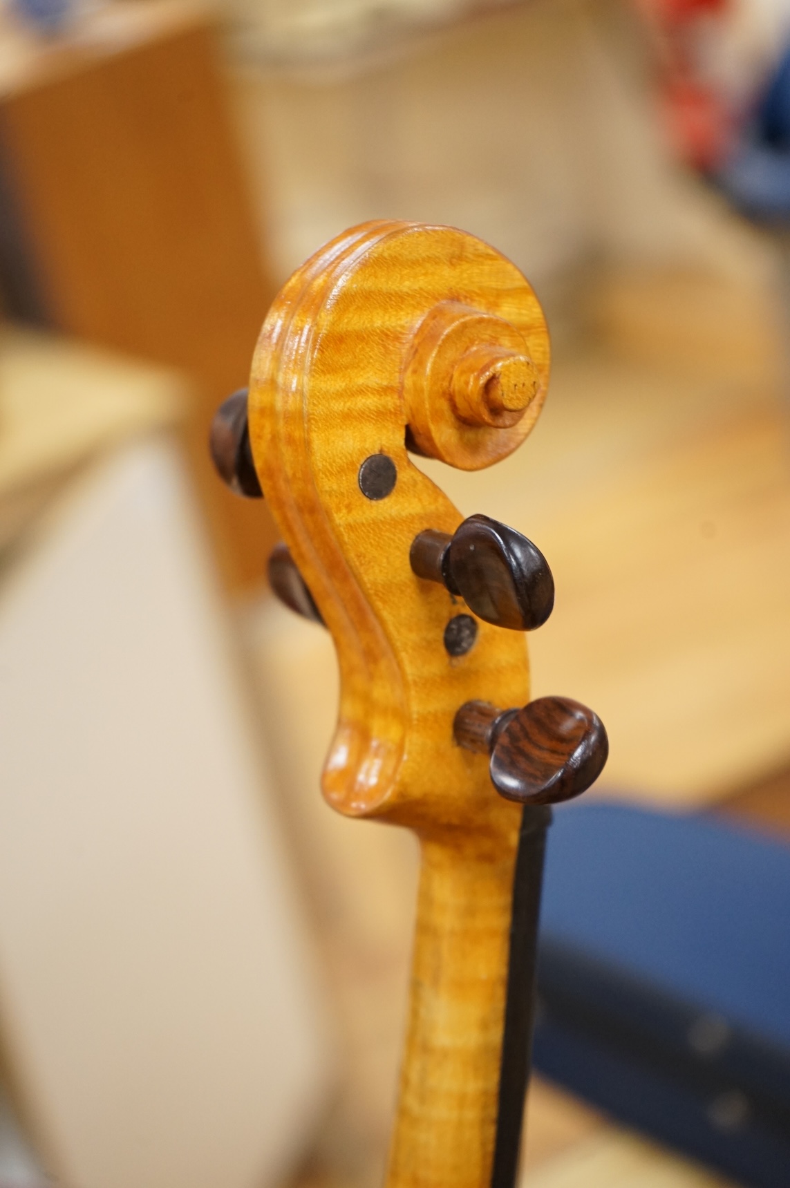 A cased handmade English violin by Robert Down, Hindhead Fecit Anno 1977